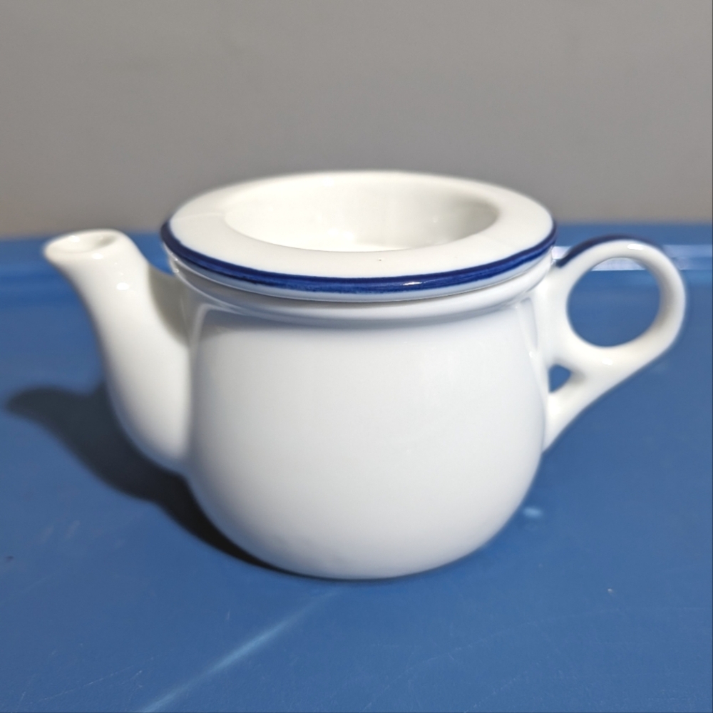 NWT Vintage porcelain egg separator 1990's blue and white